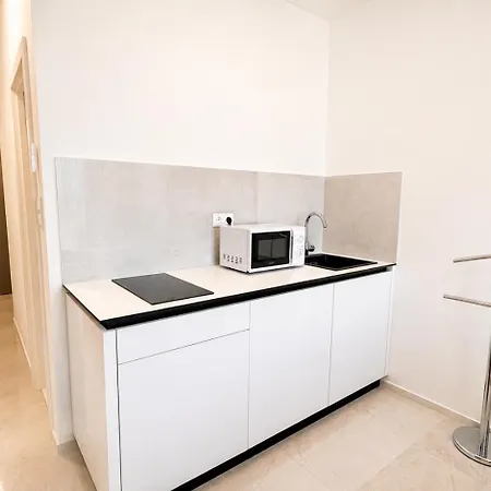 1 With Ac, Vienna Gate 1 Апартаменты
